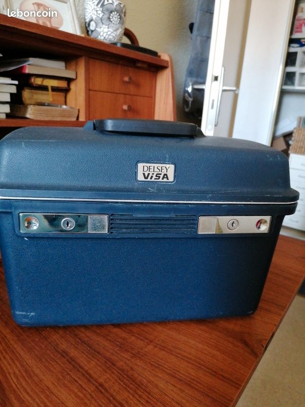 Valise Vintage bleue Cuir - Vendu