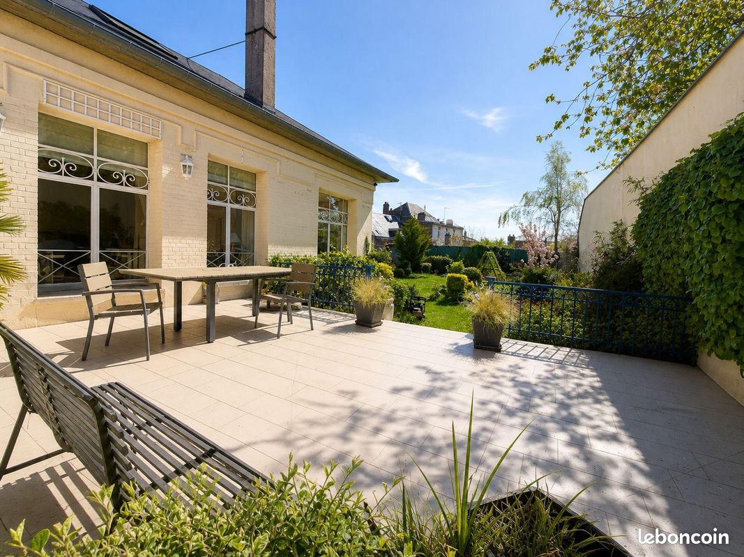 Maison 12 pièces 420 m² · à Saint-Quentin · 420 m² · 630 000 €