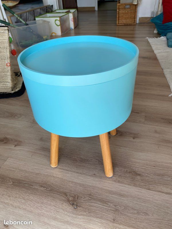 Table d’appoint bleu ciel avec rangement (image 1)