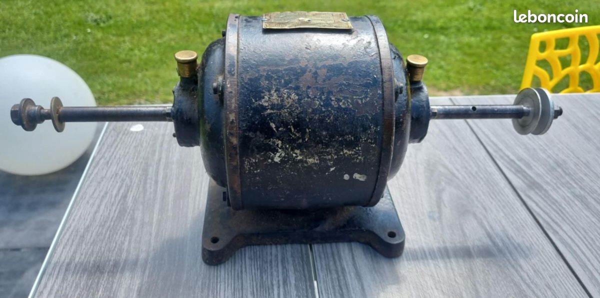 Petit touret d'etablis tres ancien debut 1920 en 120 volts tri ou 208 volts tri pour decoration retro vintage garage plaque emaillée (image 1)