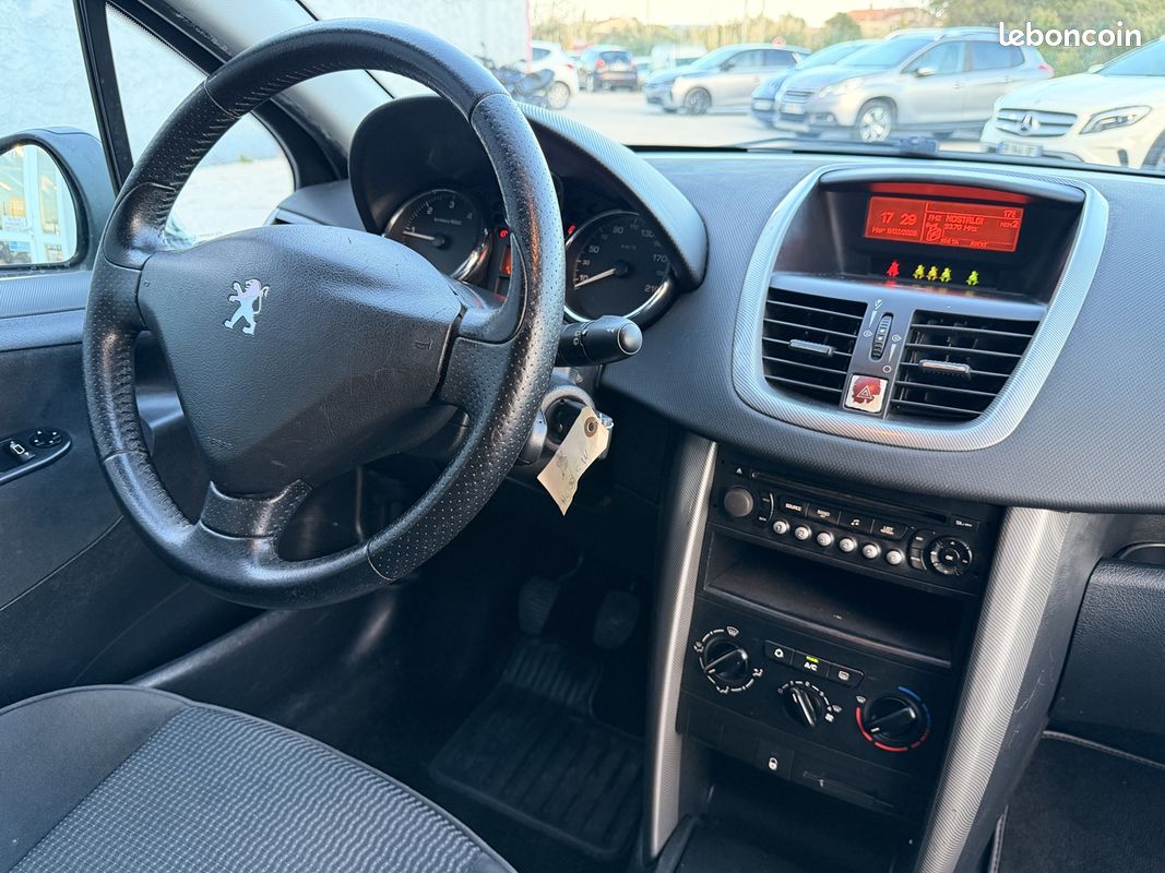 Peugeot 207 1.6 HDI110 SPORT 5P (image 12)