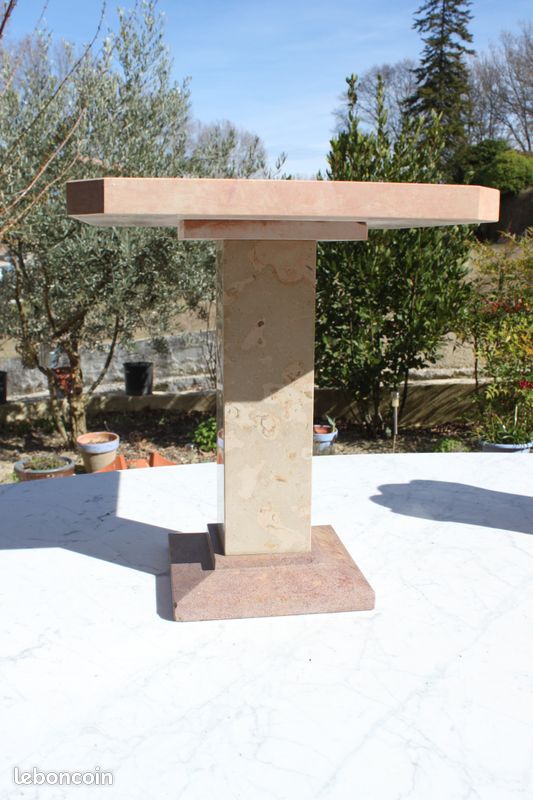 Table d'appoint / bout de canapé en marbre rose (image 2)
