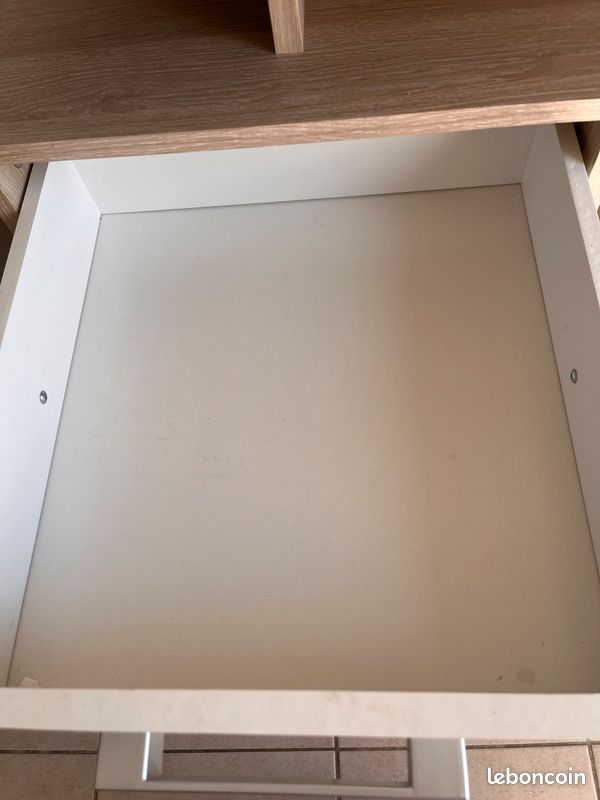 Bureau (image 1)