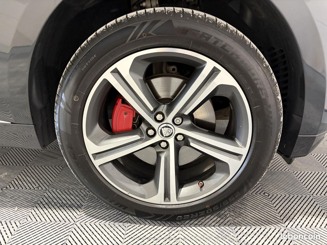 JAGUAR F-PACE 3.0i V6 Suralimenté 380 BVA Stop/Start AWD S (image 18)