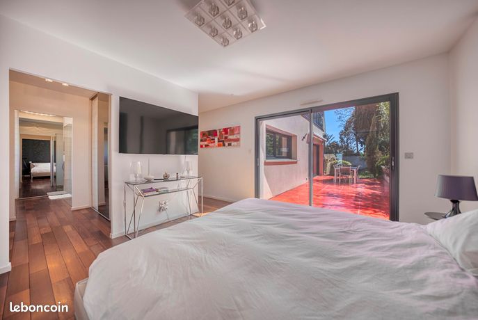 Villa 7 pièces 230 m² — 10