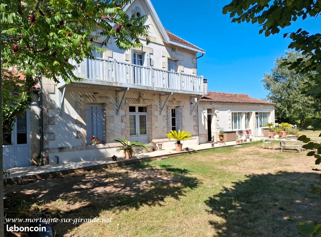 Maison 9 pièces 270 m² · à Mortagne-sur-Gironde · 270 m² · 695 000 €