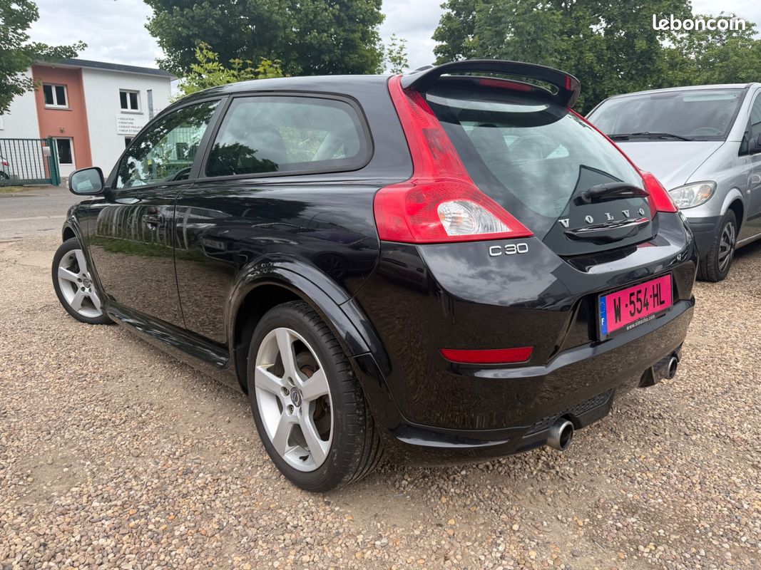 Volvo C30 2.0 D4 177 R-Design CUIR XENONS (image 2)