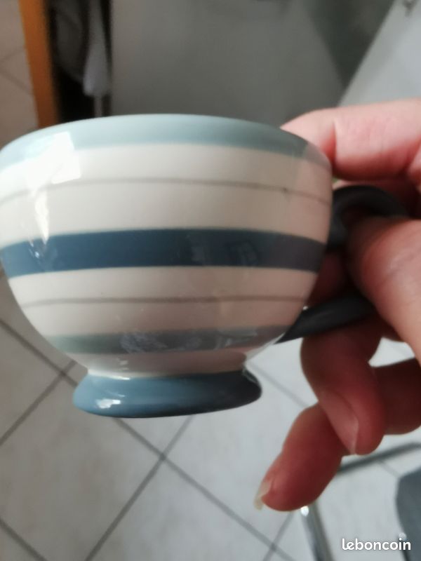 Service à café blanc et bleu (image 7)
