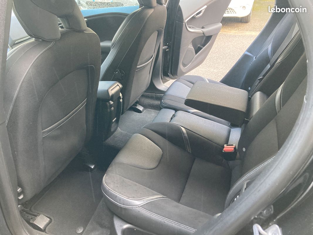 VOLVO V40 T2 120ch ESSENCE MOMENTUM (image 6)