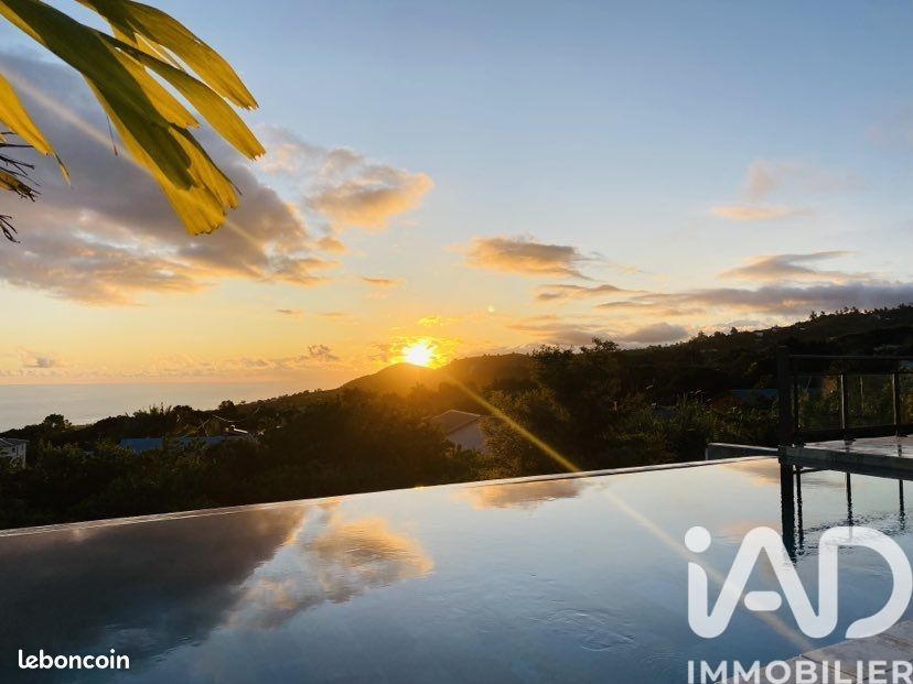 Maison 12 pièces 422 m² · à Petite-Île · 422 m² · 942 000 €