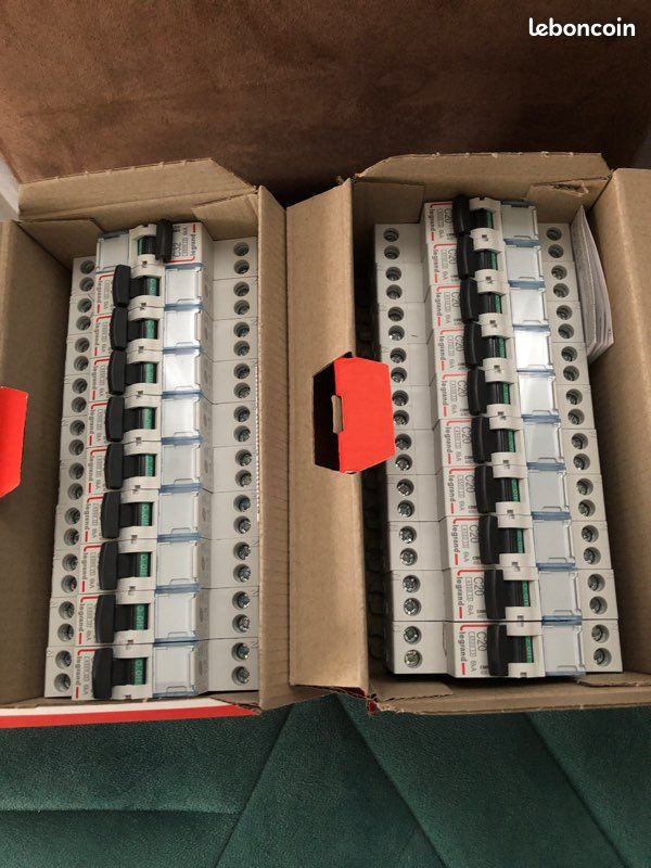 Lot De 13 Disjoncteurs Legrand Neufs - C10 C16 C20 C32 - 10A 16A 20A 32A