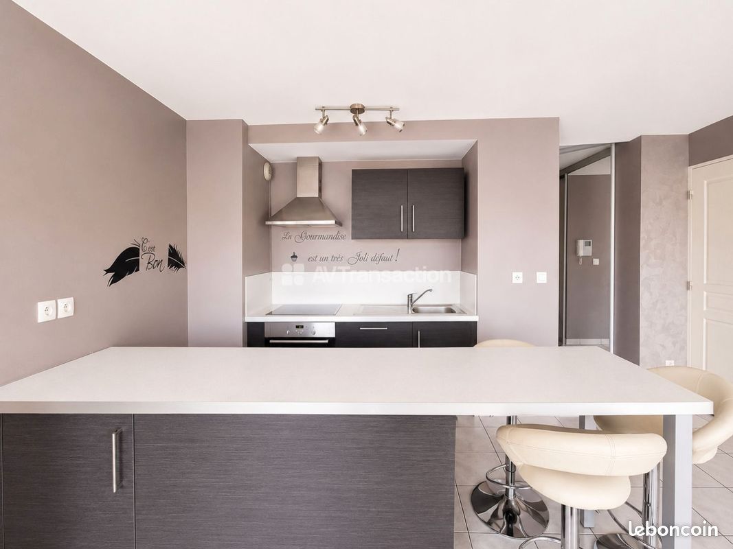 Parking 3 pièces 60 m² · à Décines-Charpieu · 60 m² · 263 000 €