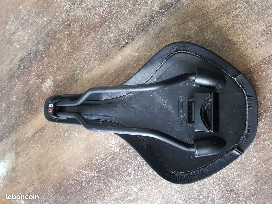 Selle de selle de vélo noire approuvée Schwinn vintage avec mât