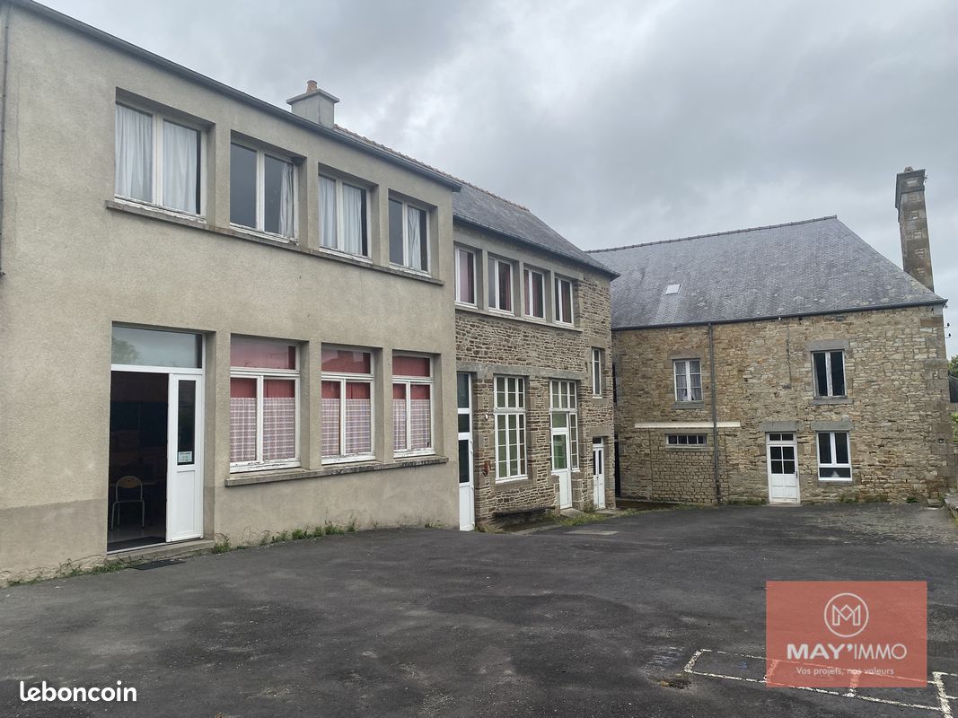 Maison 14 pièces 413 m² · à Val-Couesnon · 413 m² · 153 800 €