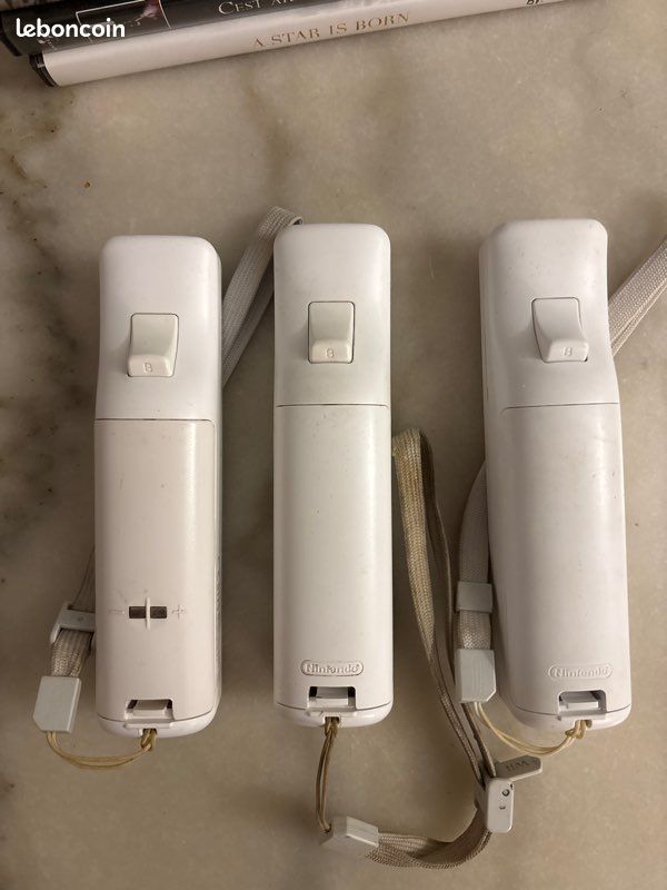 Lot De 2 Manettes Classiques Pour Nintendo Wii - Occasion, Fonctionnelles, Parfaites Pour Le Multiplayer