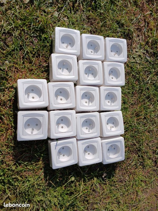 Lot de 17 prises 2P+1T bornes automatiques 16A 250V (image 1)