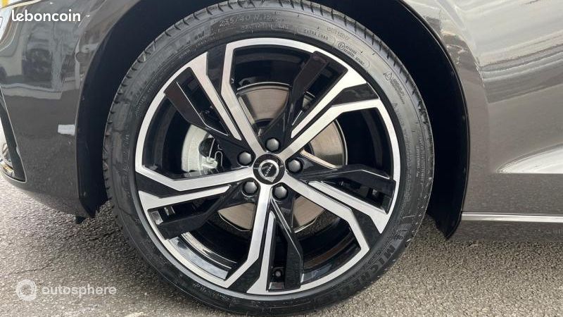 Volvo V60 B4 197ch Ultra Style Dark DCT 7 (image 9)
