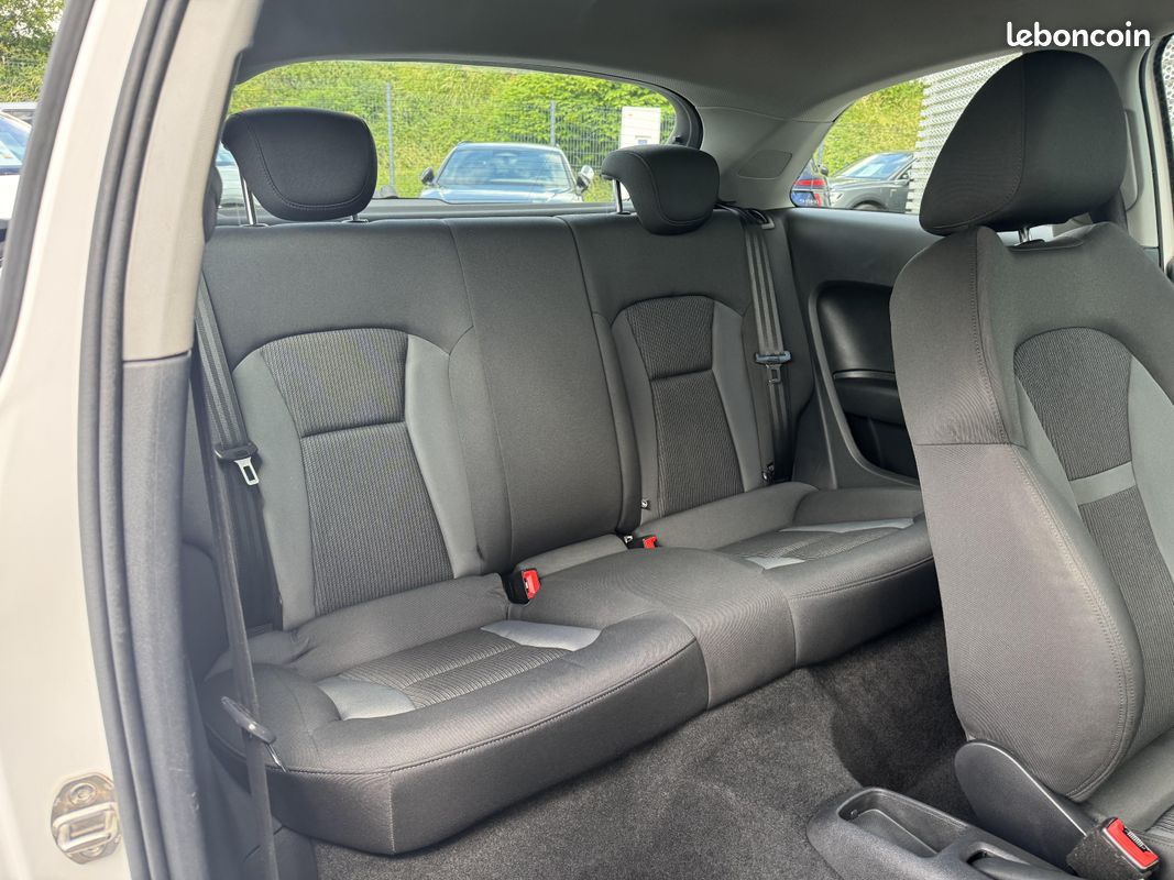 AUDI A1 1.0 TFSI ultra 95 Ambiente (image 30)