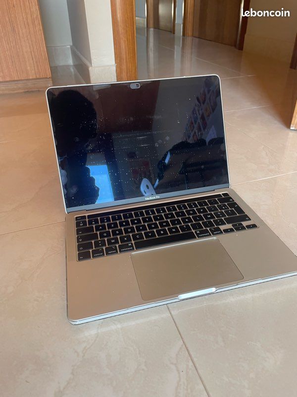 Mac book pro 2020 (image 1)