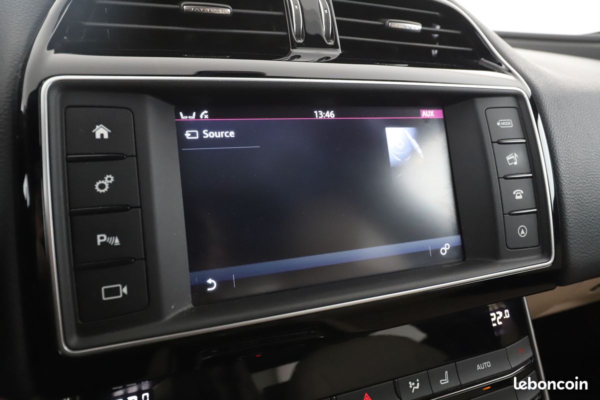 Jaguar XE 2.0d Prestige Auto 180 ch (image 17)