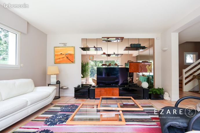 Propriété 8 pièces 215 m² — 2