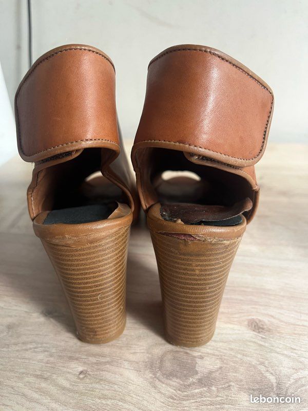 Chaussures en cuir marron à talons (image 6)