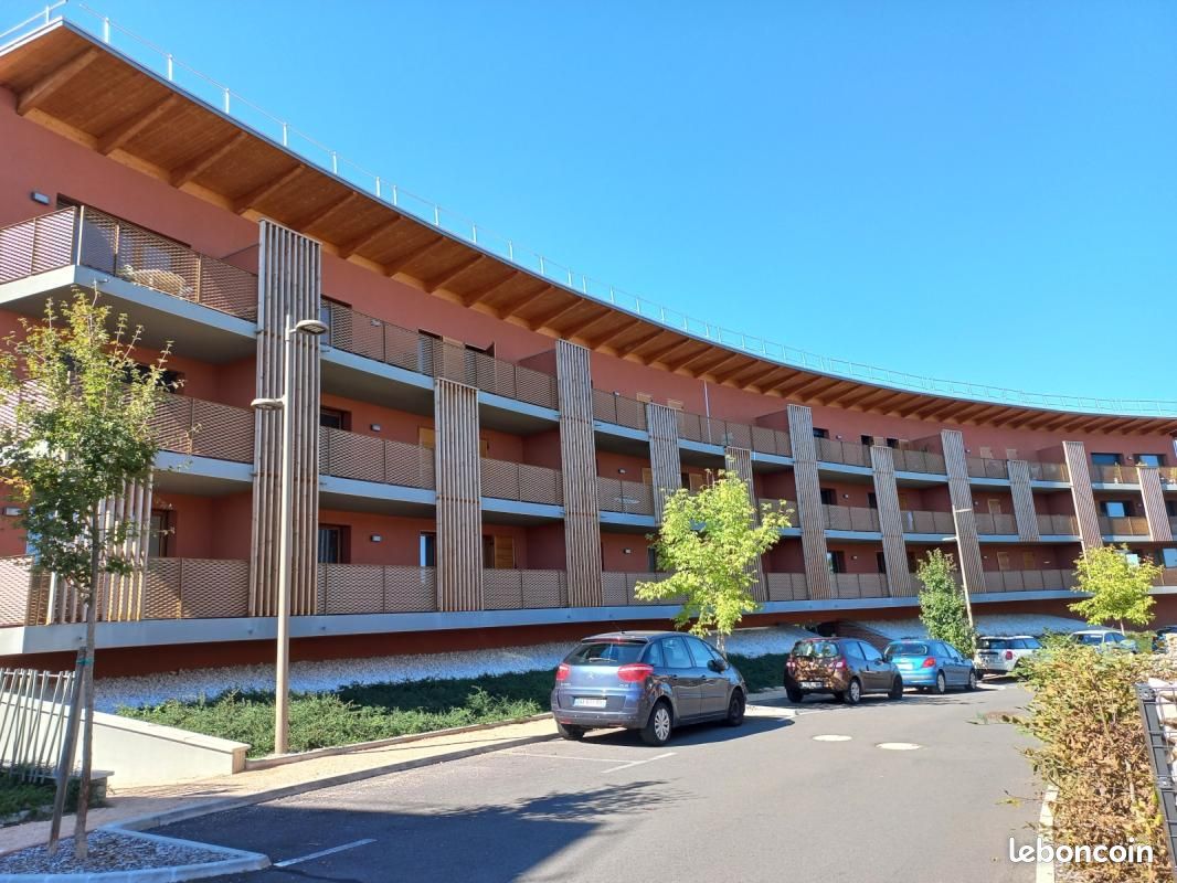 Appartement 4 pièces 83 m² · à Jayat · 83 m² · 984 €/mois