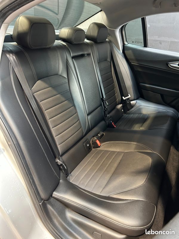 ALFA ROMEO GIULIA 2.2 JTDM 150 SUPER BVA - SYSTEME DNA - GPS - RADAR DE RECUl (image 21)