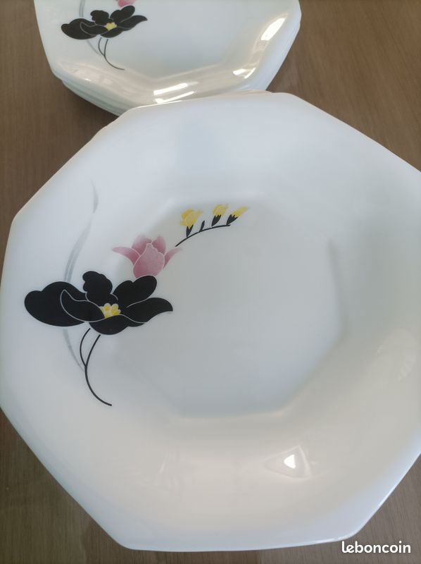 Service octime Arcopal modèle Anaïs, 4 tasses et soucoupes