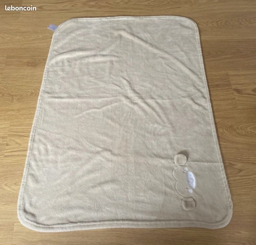 Couverture bébé couleur beige (image 1)