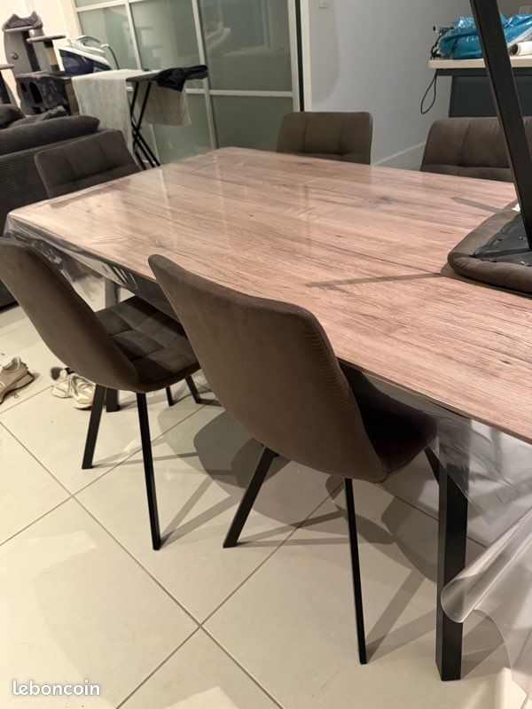 Table + 6 chaises (image 1)