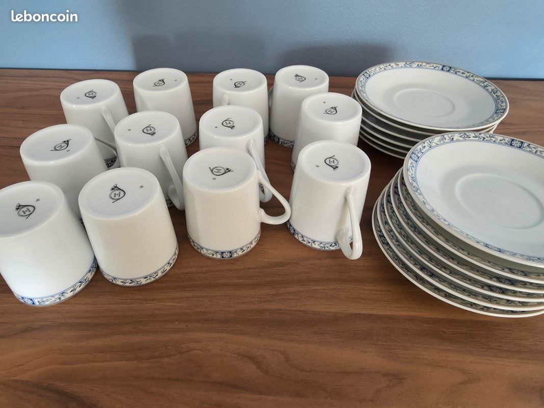 Limoges - Service de table pour 6 personnes (12) - Porcelaine - Coquet