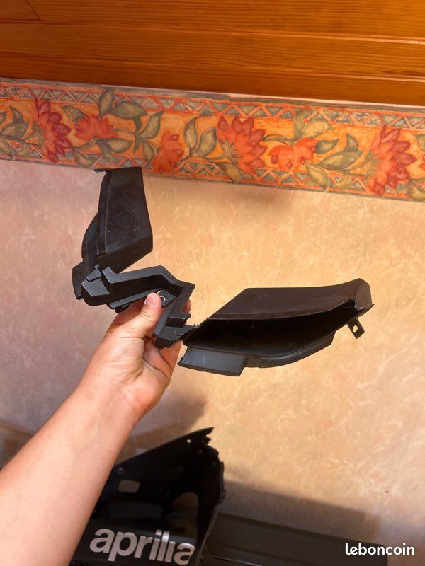 Carénage tête de fourche aprilia rs4 (image 1)