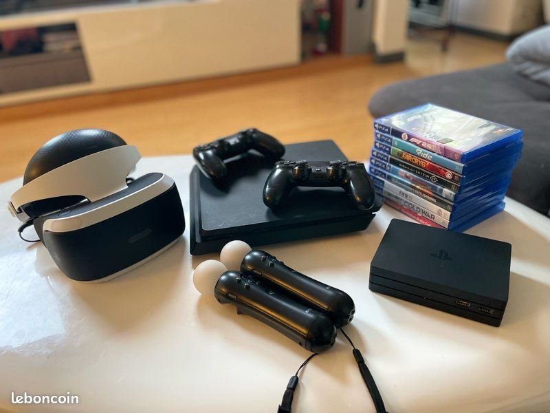 Casque VR PS4 en bon état avec boîte d'origine et équipement complet à