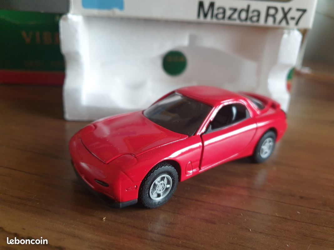 DIAPET YONEZAWA. MAZDA RX 7. REF G 114. + Boite. Echelle 1/40