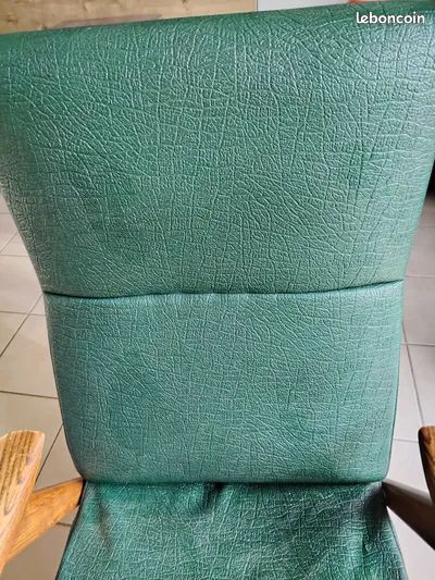 Fauteuil vintage style scandinave des années 60/70, structure en bois massif et assise/dossier en skaï vert (image 6)