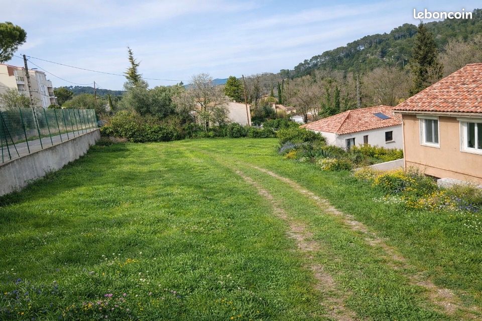 Terrain 400 m² Carnoules · 110 000 €