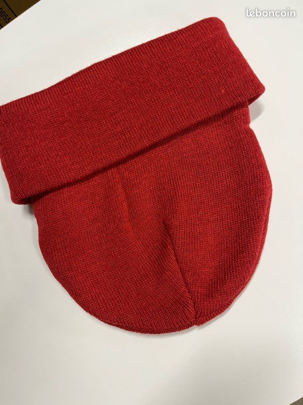 Patch Brodé Rouge Pour Bonnet Roots Canada - Taille Unique, Modèle Rare Et Occasion