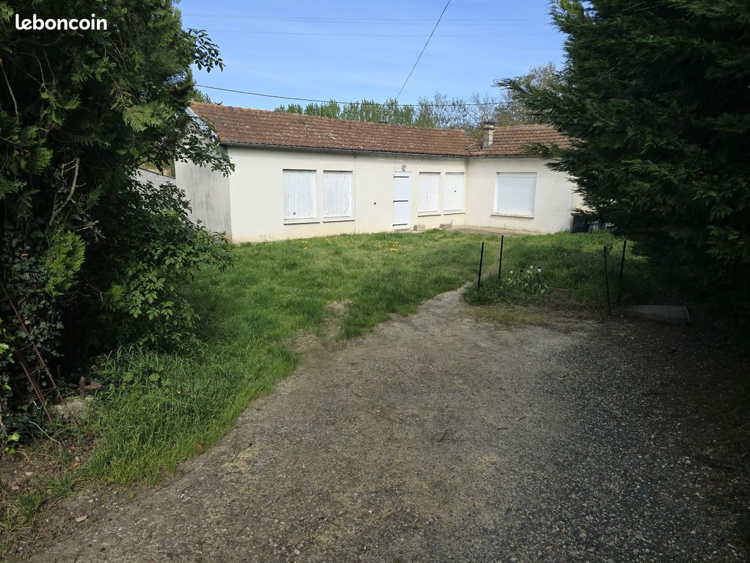 Maison 4 pièces 83 m² · à Saint-Jean-de-Sauves · 83 m² · 68 000 €