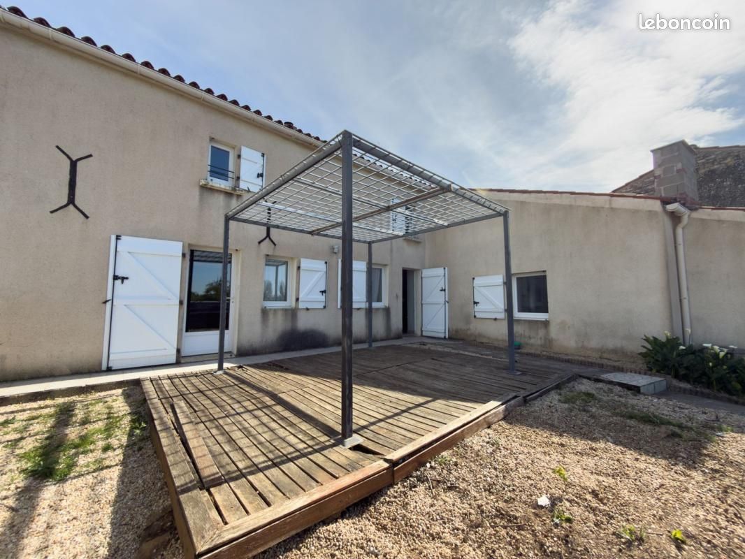 Maison 6 pièces 160 m² · à Saint-Jean-d'Hermine · 160 m² · 152 250 €