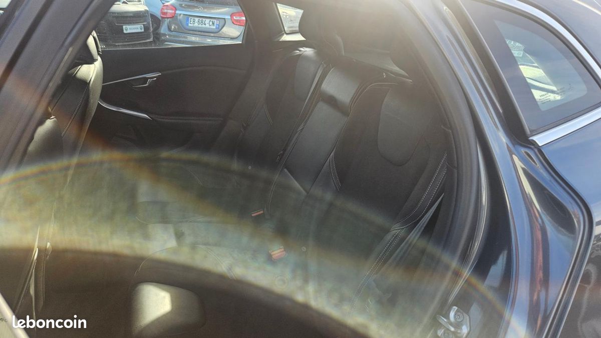 Volvo V40 D2 115 R-Design Powershift A (image 9)