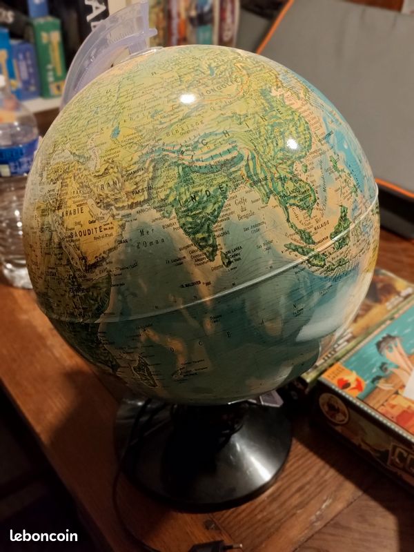 Globes terrestre lumineux (image 5)