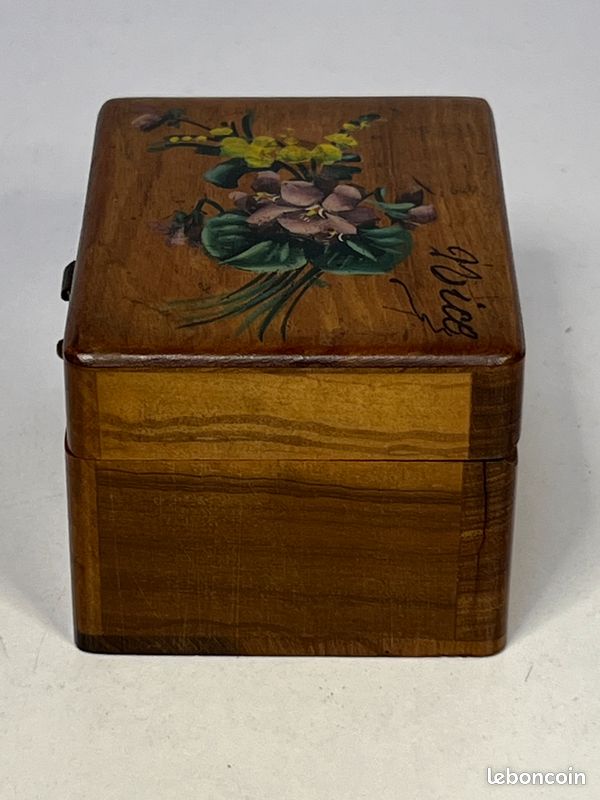 BOITE À BIJOUX EN BOIS D'OLIVIER SOUVENIR DE NICE CAPITONNÉE XIXème (image 6)