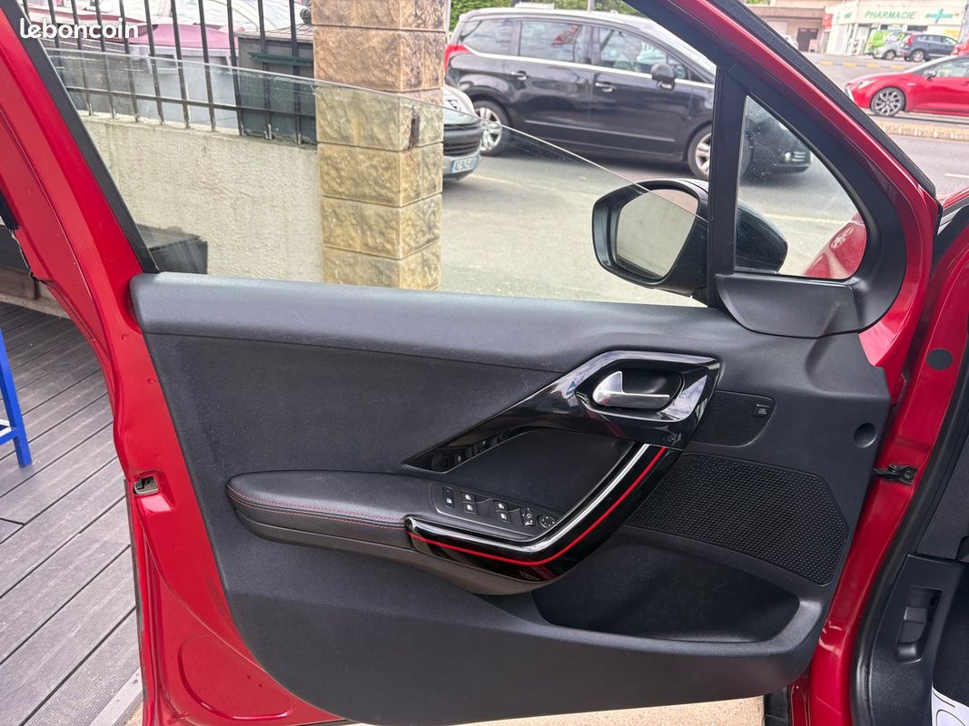 Peugeot 2008 1.6 bluehdi GT-line phase 2 (image 15)