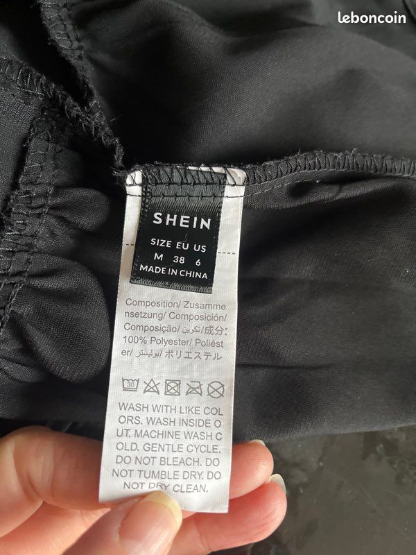 Robe Noire SHEIN Taille 38/M, D'occasion Mais En Très Bon état - Idéale Pour Sortie Décontractée