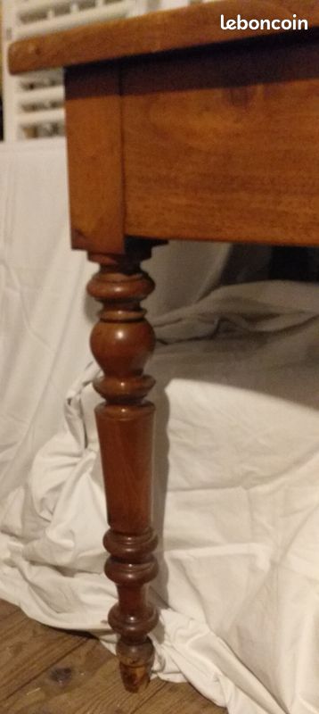 Vend grand bureau en bois massif (image 3)