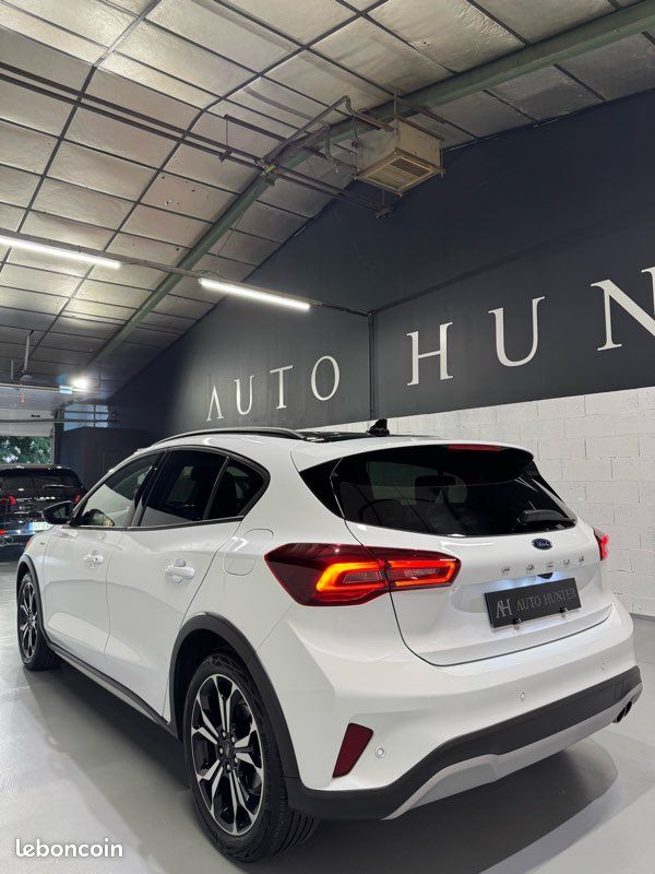 Ford Focus IV ACTIVE X 1.0 ECOBOOST 155 MHEV - 1ère main - Garantie constructeur 2029 - Suivi Ford - Feu Led - CarPlay - Pack noir - KeylessGo - Sièges & volants chauffants - Caméra de recul (image 4)