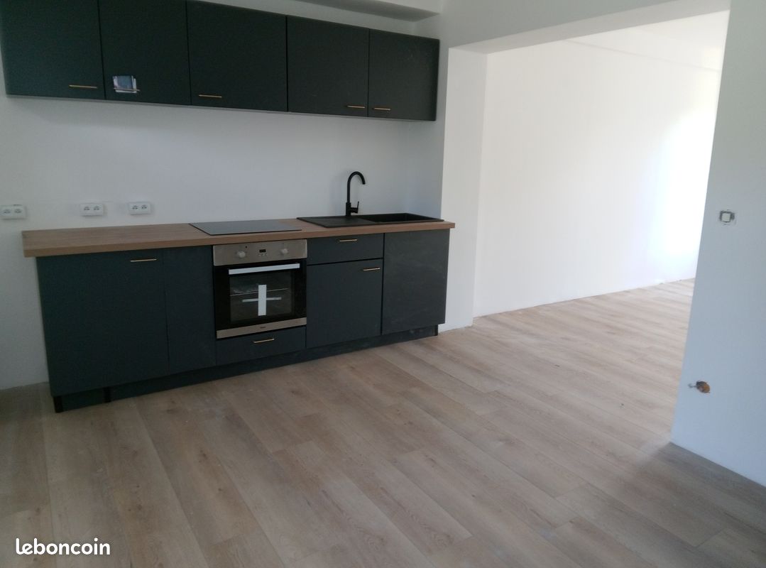 Maison 1 pièce 70 m² · à Esquéhéries · 70 m² · 52 000 €