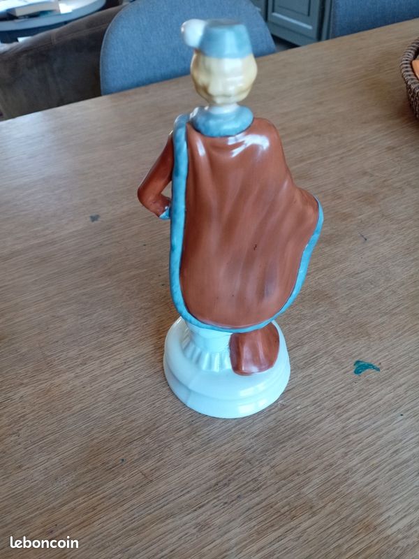 Figurine en faïence d’une femme des années folles avec son chat (image 4)