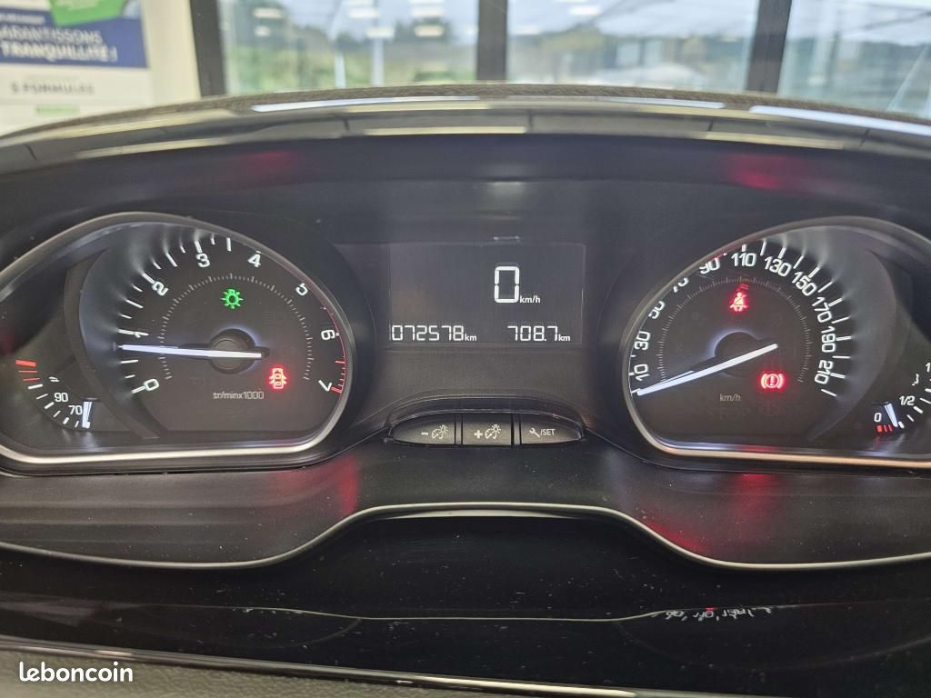 PEUGEOT 208 1.2i PureTech 12V - 82 BERLINE Active PHASE 2 (image 16)